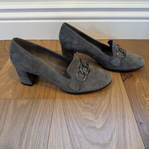 NWOT Aerosoles Grey Suede Heels